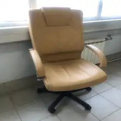 Кресло руководителя кожаное желтое Б/У в Тольятти